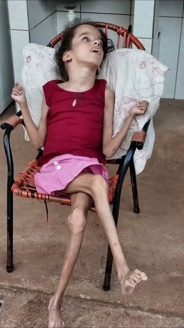 Ana Júlia em imagem oficial compartilhada pela família.
